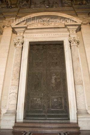Entrée de la basilique Saint-Pierre, Cité du Vatican, Rome